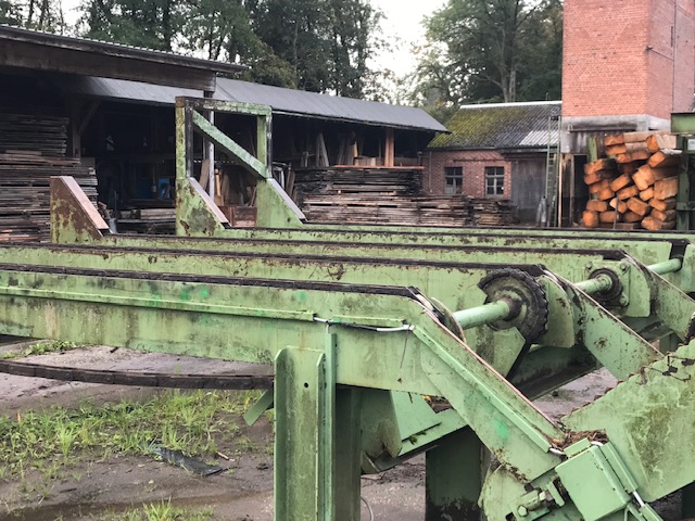 Rundholzaufgabe mit Entzerrer und Scheibeneinleger – Bild 2